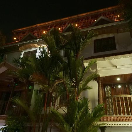 Hotel White Rose Kochi Eksteriør bilde