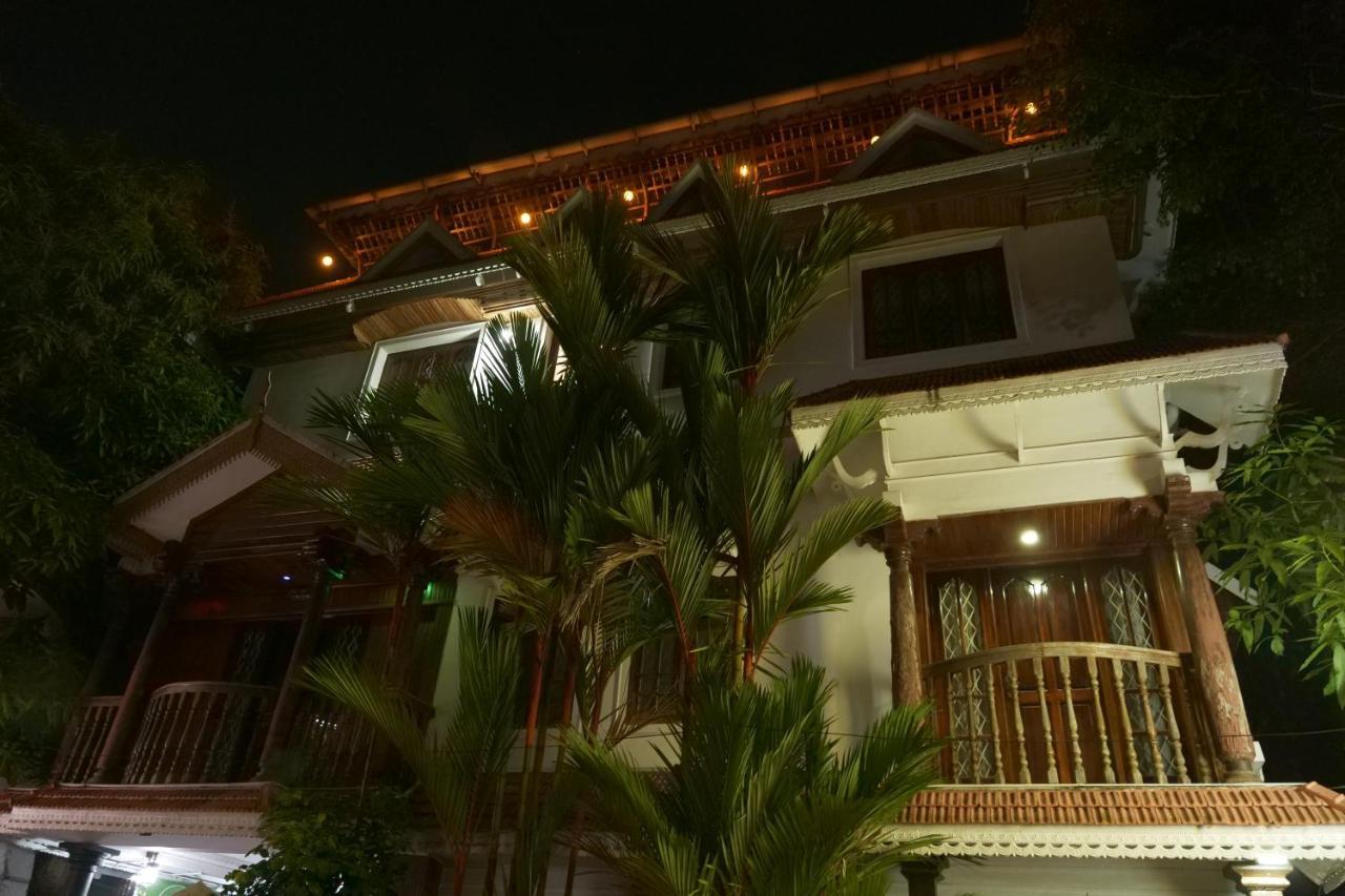 Hotel White Rose Kochi Eksteriør bilde