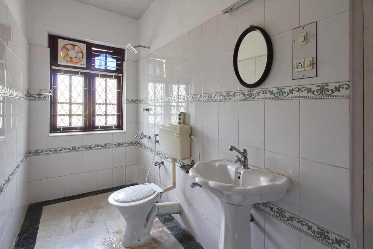 Hotel White Rose Kochi Eksteriør bilde