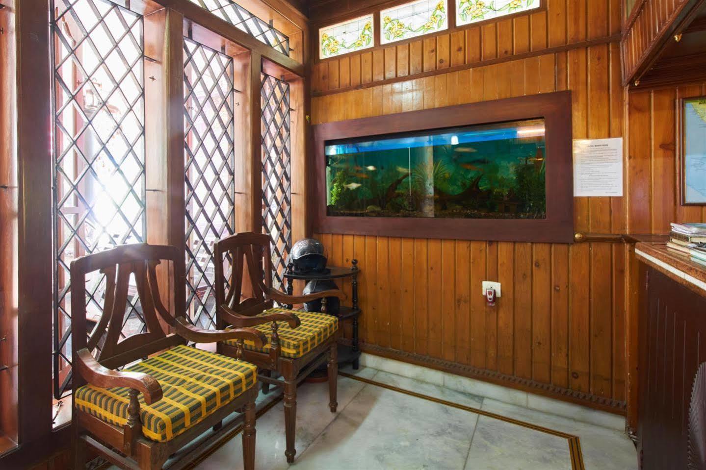 Hotel White Rose Kochi Eksteriør bilde