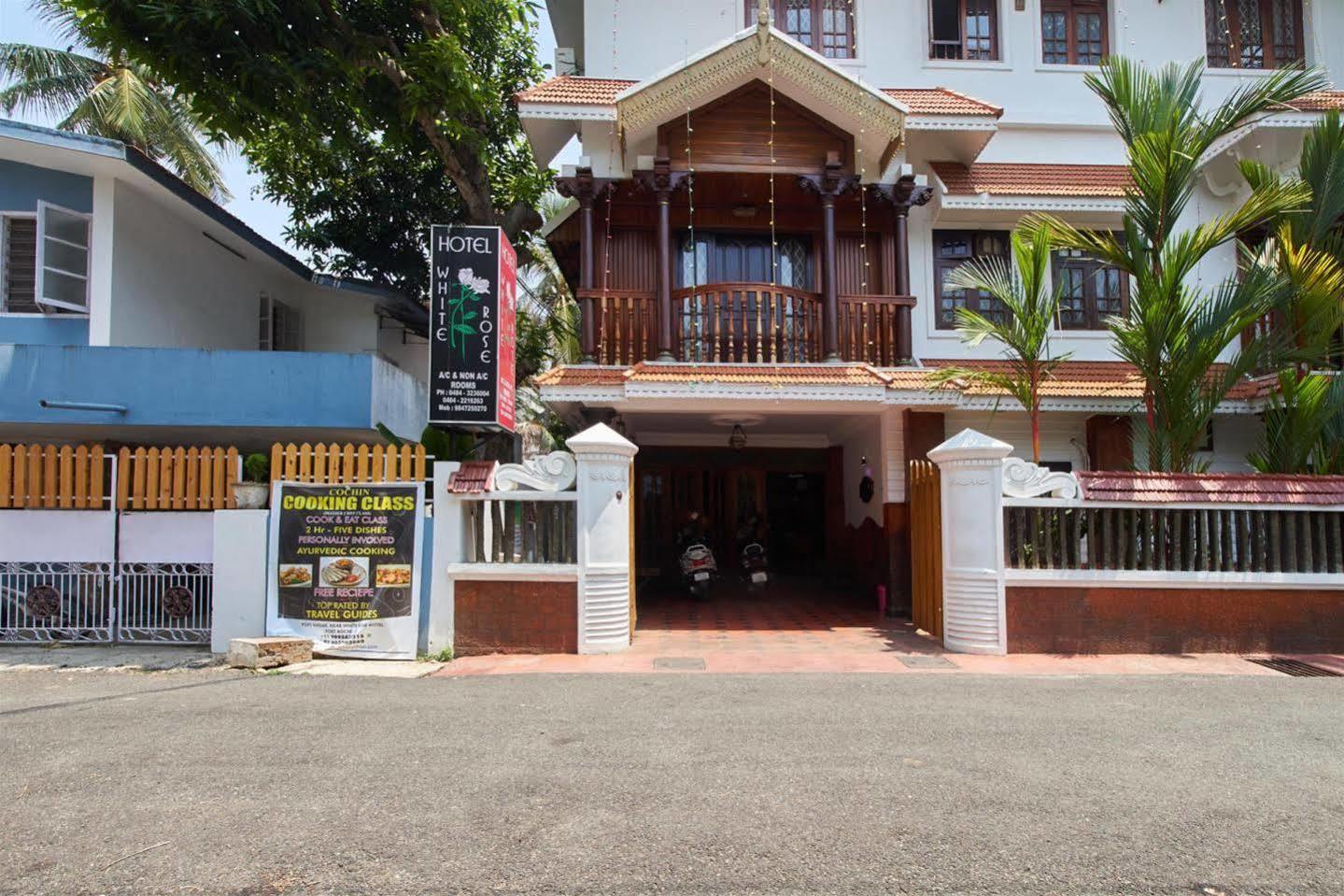 Hotel White Rose Kochi Eksteriør bilde